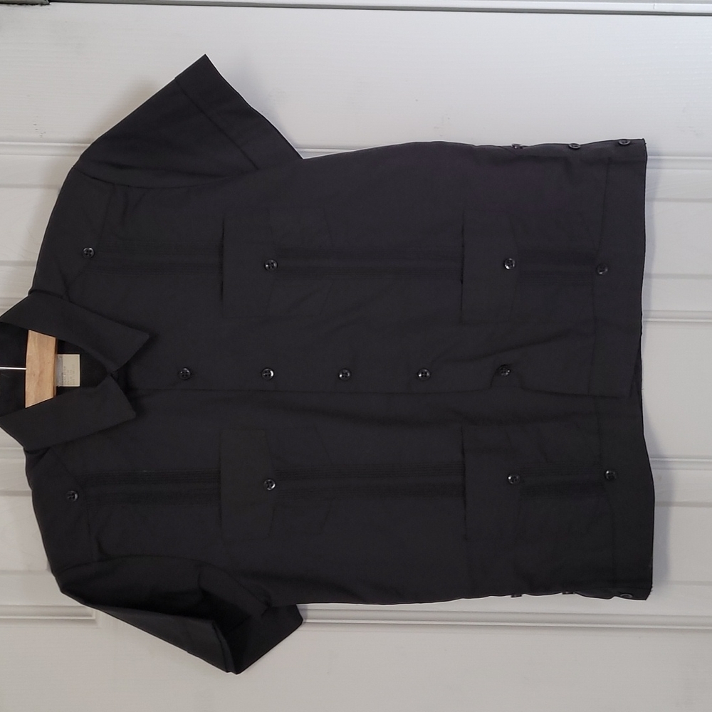 Boys 4 pocket Guayabera bkack size medium